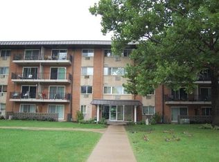 2230 S Goebbert Rd, Arlington Heights, IL 60005