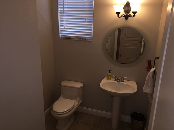 Half bathroom (main floor)