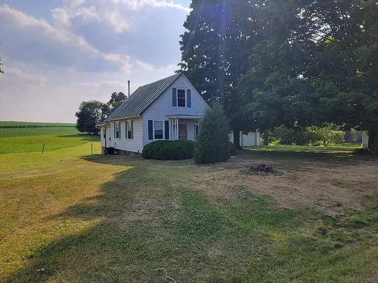 8381 Martinsburg Rd — Photo 2