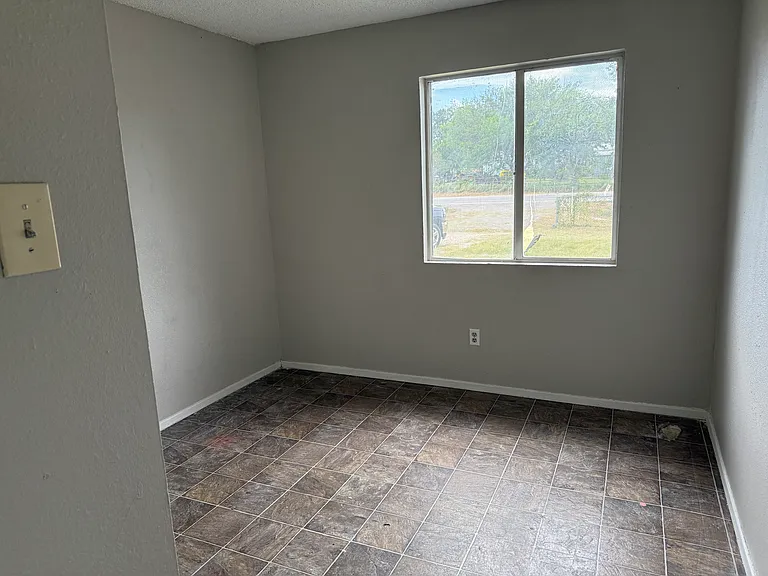 15401 S State Highway 123 — Photo 10