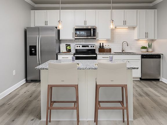 2nd image of 1411 Parkview Cir #1434-108