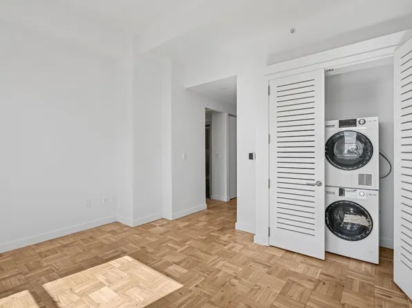 20 Exchange Place image 5 of 26