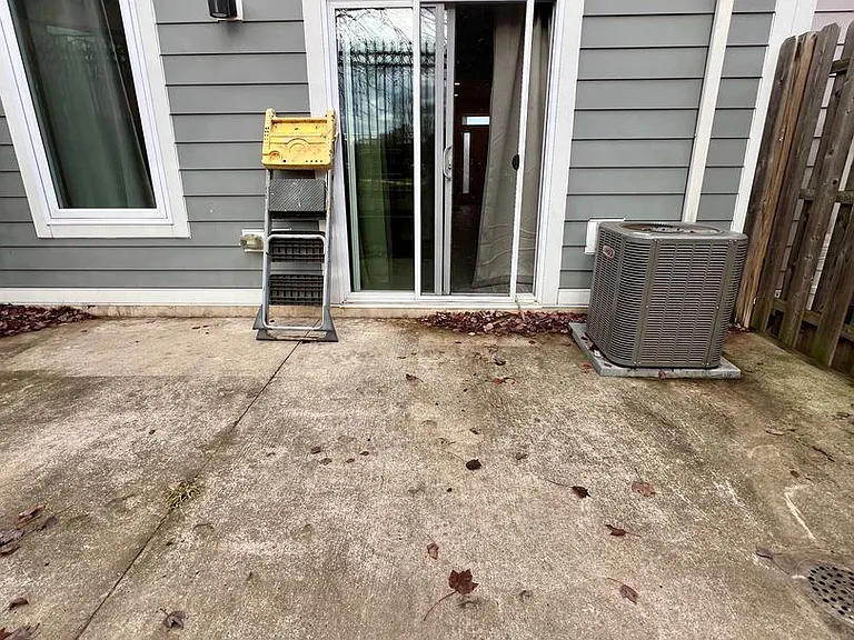 606 W Jefferson St — Photo 32