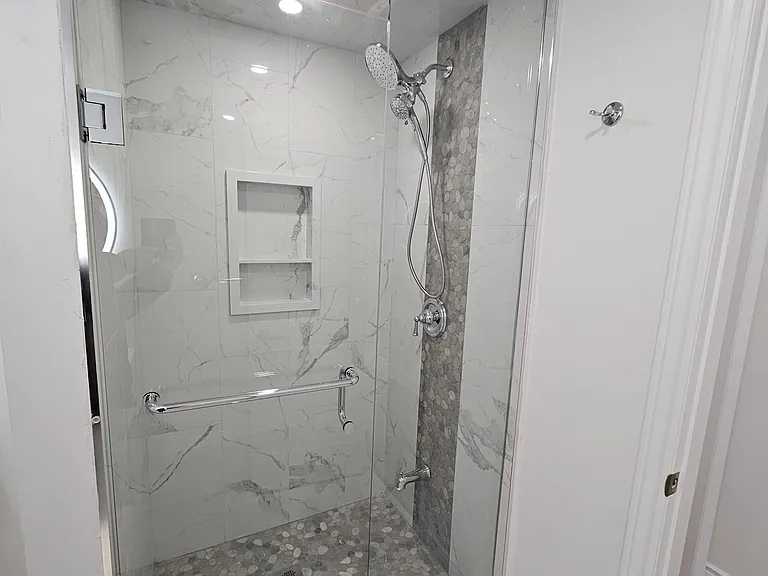 1290 Duignan Cres #LOWER — Photo 16