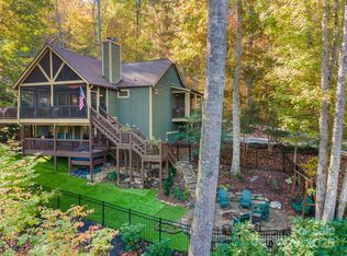 325 Hedgewood Dr, Tuckasegee, NC 28783