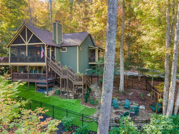 325 Hedgewood Dr, Tuckasegee, NC 28783