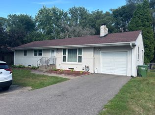 2452 Lexington Ave N, Roseville, MN 55113