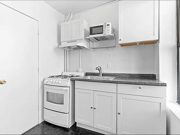 2nd image of 731 9th Ave APT 4C