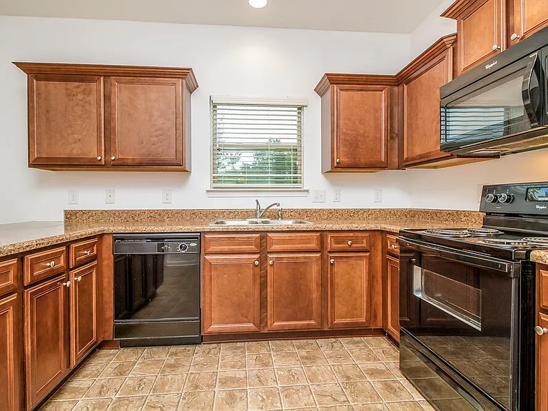 1096 Shire Dr — Photo 6