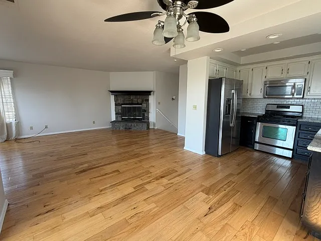 1831 Newport Ave — Photo 6