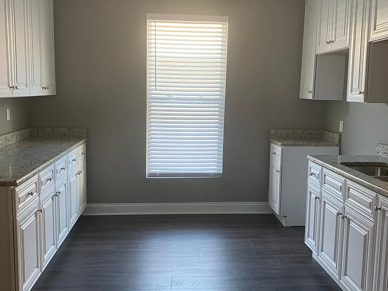 1337 W Lasalle St — Photo 9