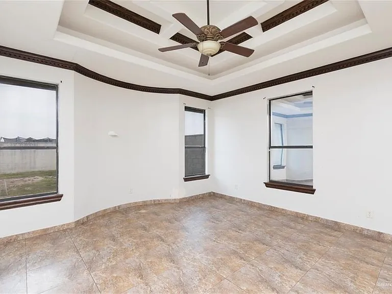 208 Thornwood Loop — Photo 8