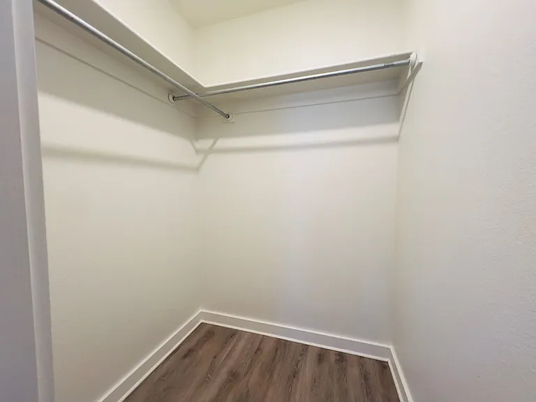 5726 Lehigh St — Photo 14