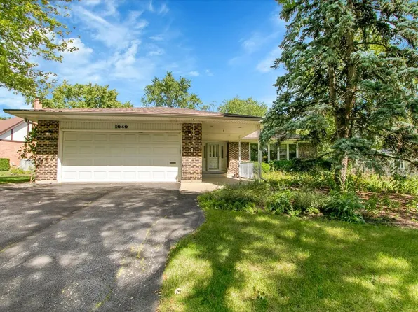 1040 E Grissom Dr, Palatine, IL 60074