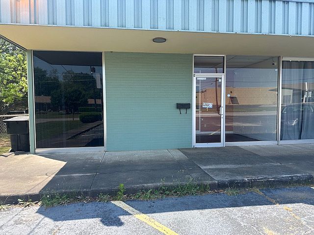 1st image of 612 Meadowbrook Dr