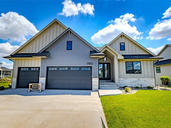 17612 Oakwood Dr, Urbandale, IA 50323