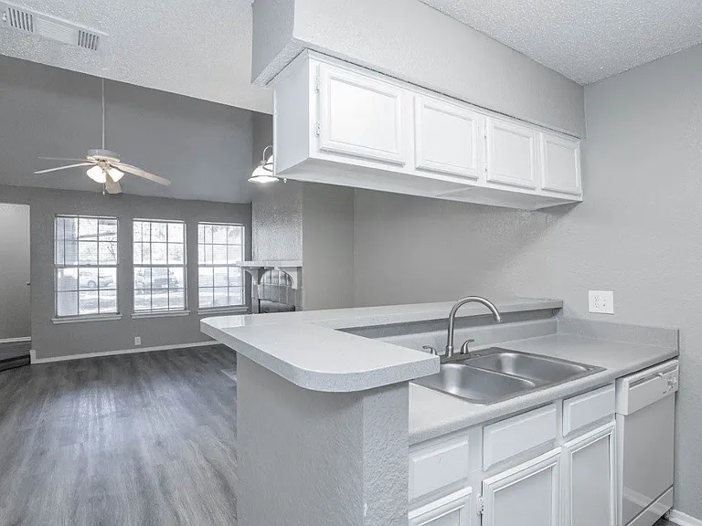 Sevilla Condos — Photo 12