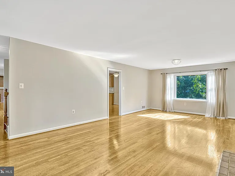 5021 Fleming Dr — Photo 10