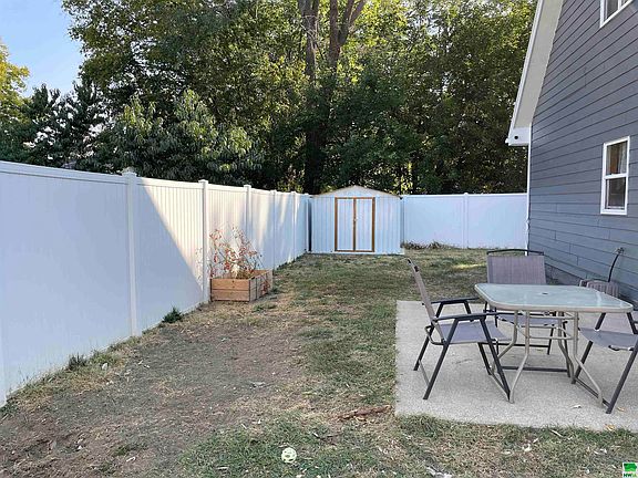 4th image of 313 W 5th St