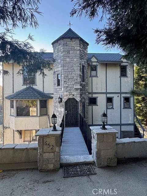 652 Arbula Dr