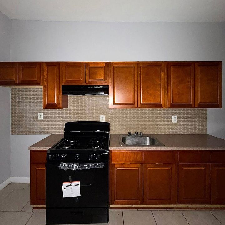 1st image of 271 Littleton Ave #1L
