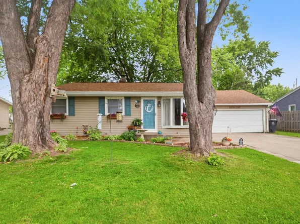 372 Mark Ct, Neenah, WI 54956