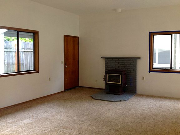 4th image of 15214 10th Ave E