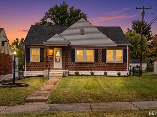 8901 Oneida Ln, Saint Louis, MO 63114