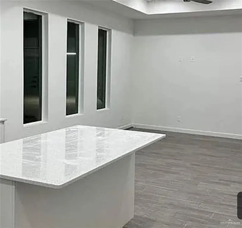 2 bed, 2.0 bath, 3900 sqft, $1,050 — Photo 2