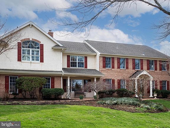 4th image of 1629 Herron Ln