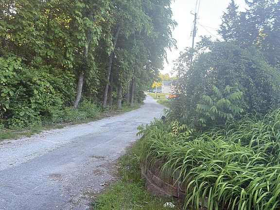 5th image of 3720 Rim Rd