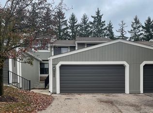 876 Yorktown Ct, Northville, MI