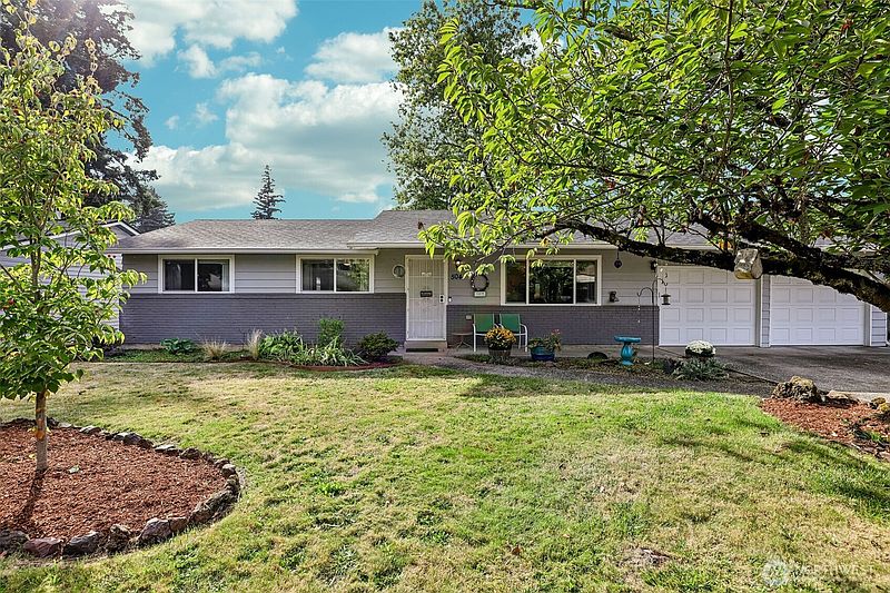 3rd image of 504 SE 104th Avenue
