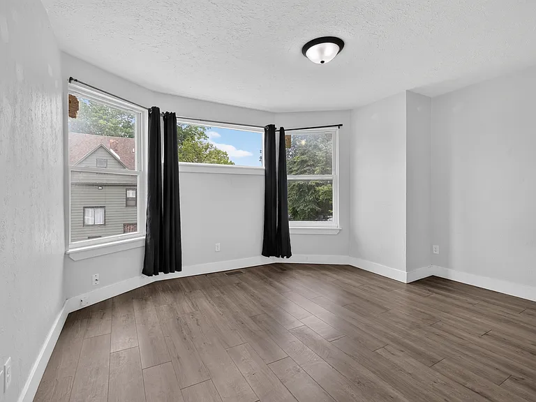 918 Elm St — Photo 21