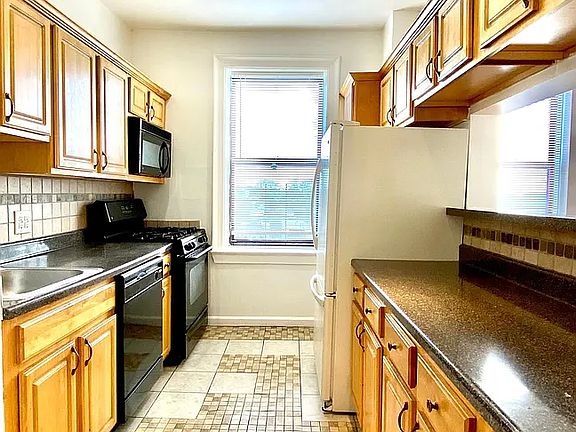 5th image of 275 Harrison Ave APT D2