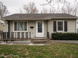 6121 Crown Ln, Des Moines, IA 50311