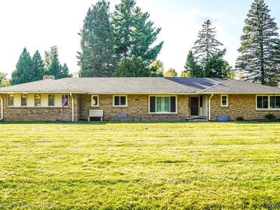 2211 N Sycamore Dr, Burton, MI, 48509