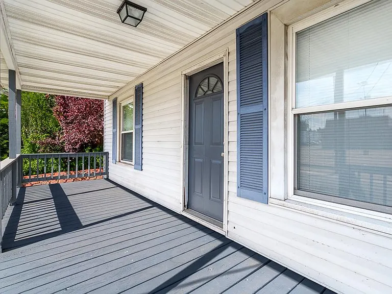 1378 Cherry Ave NE — Photo 3