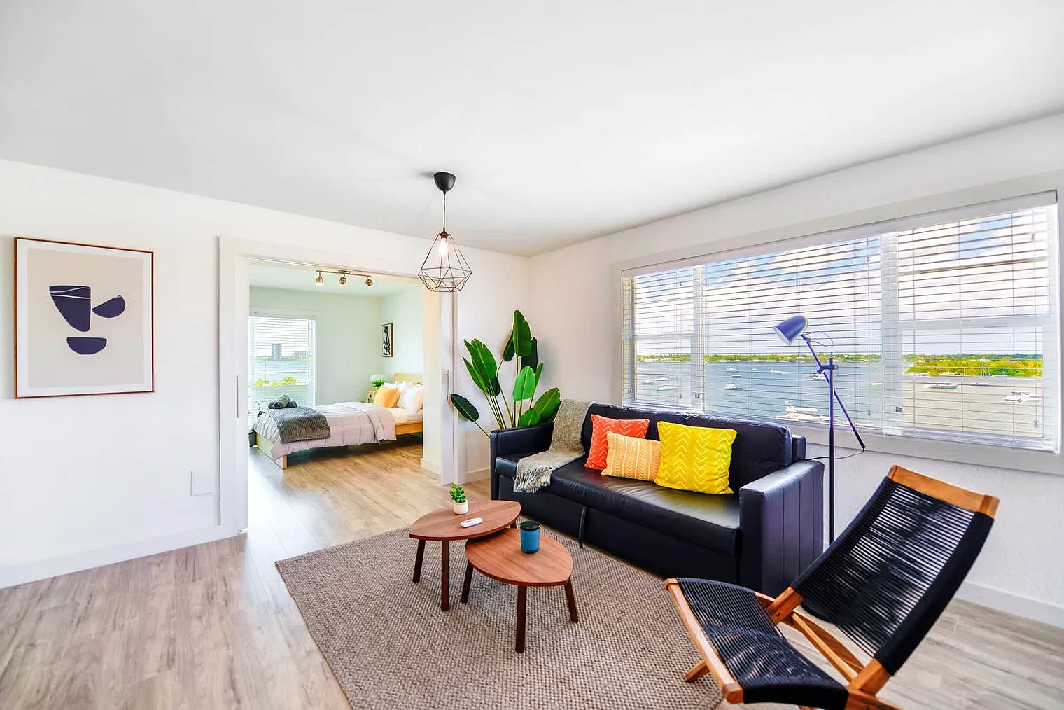 1 bed, 1.0 bath, 721 sqft, $2,434 — Photo 2
