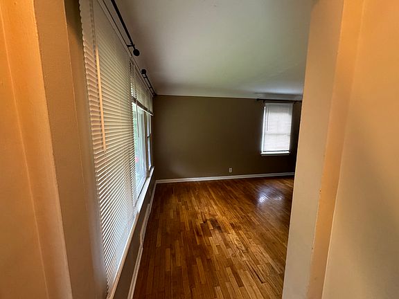 2nd image of 3314 Sherwood Dr