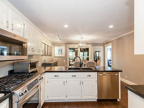 3rd image of 15126 Glenwood Ave #1