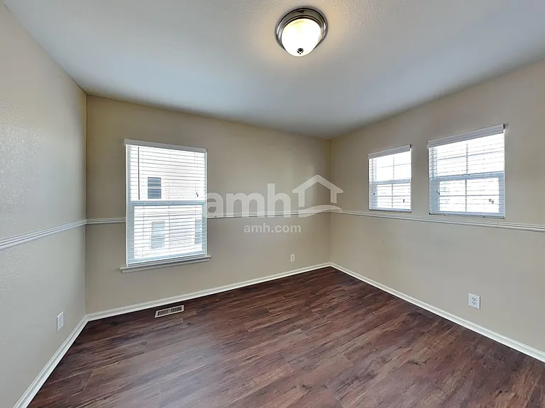 13725 Kearney St — Photo 31