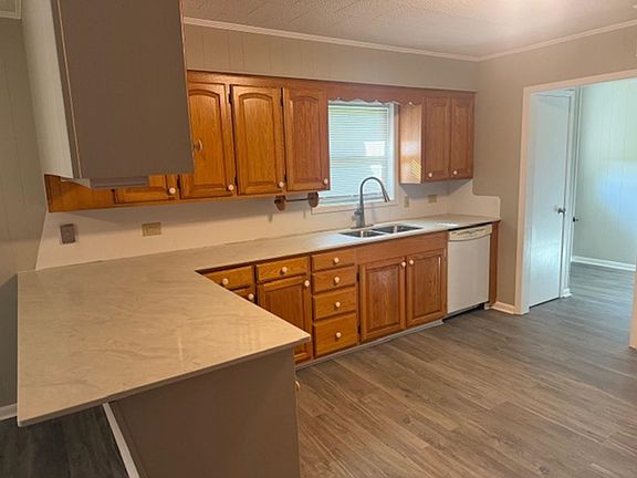 4th image of 310 Lee Dr