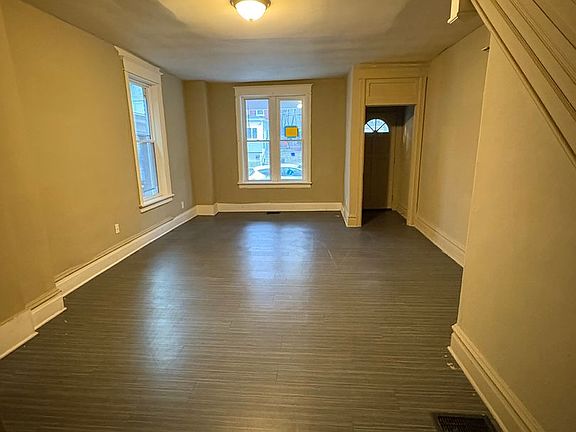 5th image of 1849 Regina St