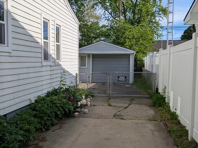 184 W Strathmore Ave — Photo 11