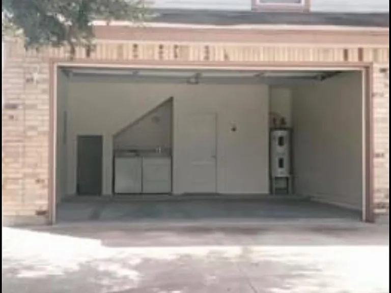 2717 Nassau St — Photo 14