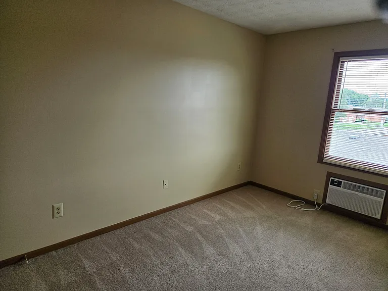 675 Mumford Dr #B — Photo 8