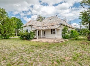 701 NE 1st St, Smithville, TX 78957