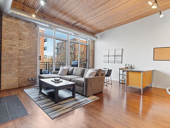 5th image of 2333 W Saint Paul Ave APT 333