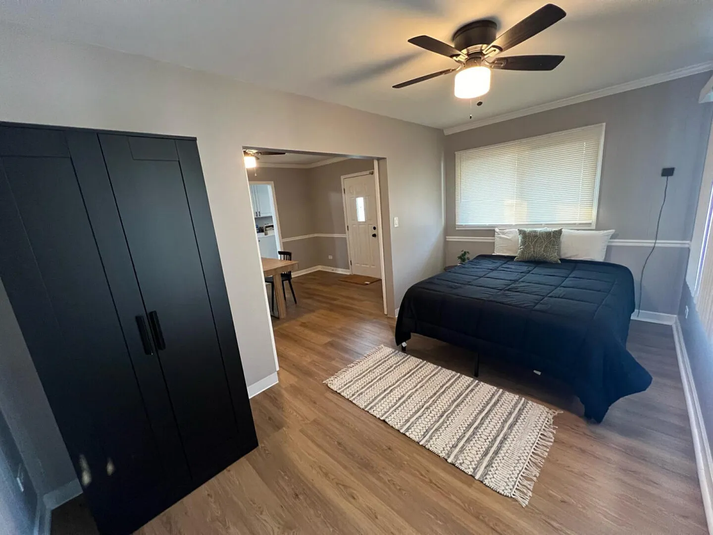 Serene 4BR Oasis in Tinley Park — Photo 4